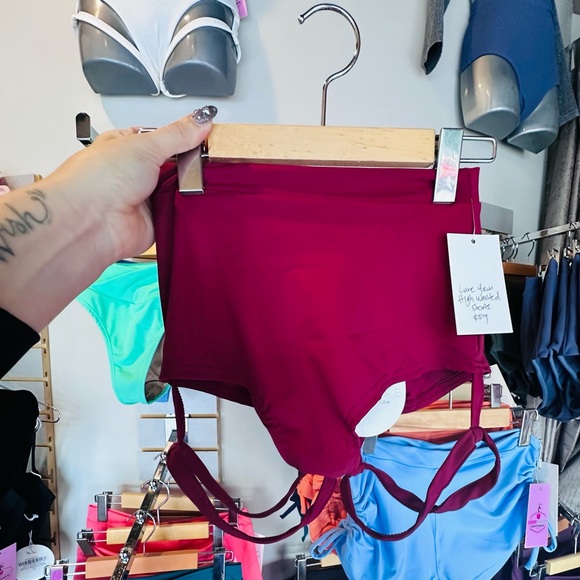 Lure You High Waist Garter Shorts in Wine 🍷 - Picture 4 of 4